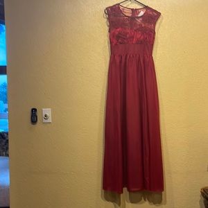 Women’s Dress size  6 Long Evening Gown